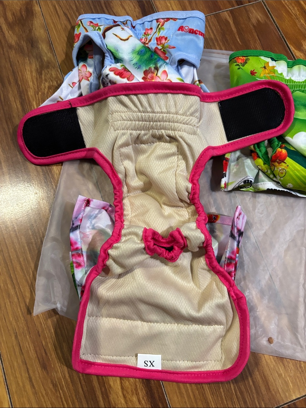Roncute Ruffle Female Dog Wraps, pack of three, Size XS, NIB. - Picture 3 of 12